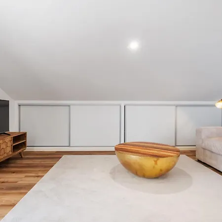 Coastal Charm By Homie Lejlighed