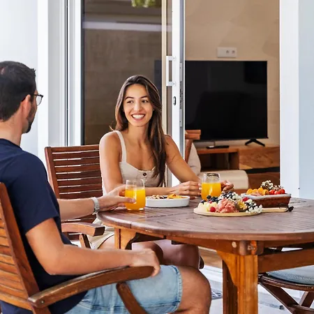 Coastal Charm By Homie Lejlighed