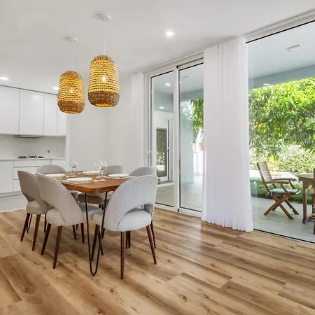 Coastal Charm By Homie * 蓬他达维托亚